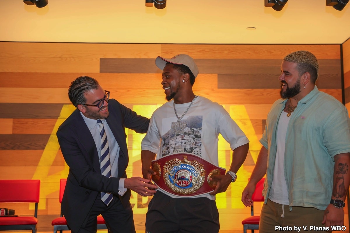 Image: Top Rank Scrambles for New Foe as Edwin De Los Santos Rejects Offer to Challenge Keyshawn Davis's WBO Lightweight Title in Norfolk Homecoming