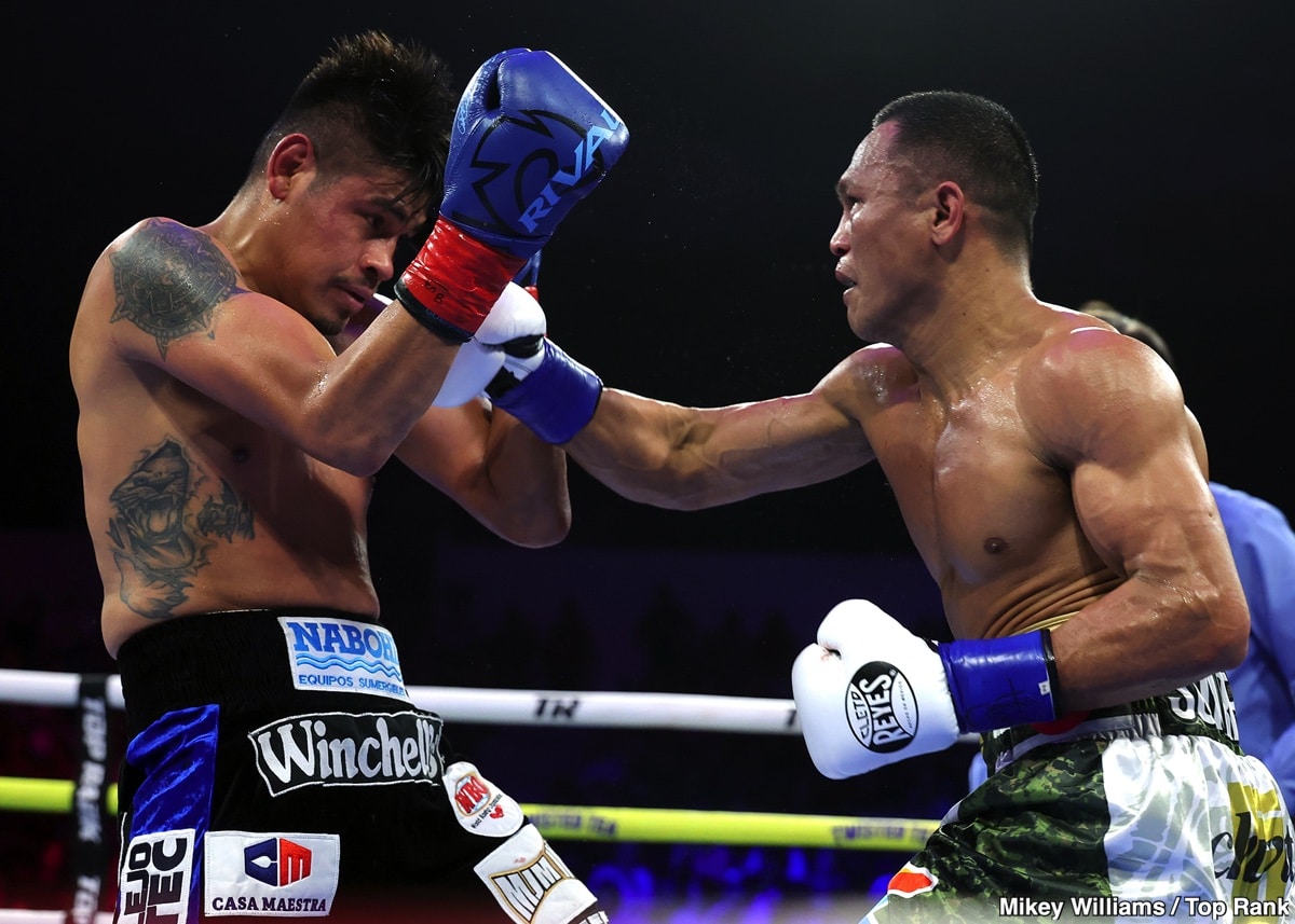 Image: Emanuel Navarrete Controversially Defeats Charly Suarez 