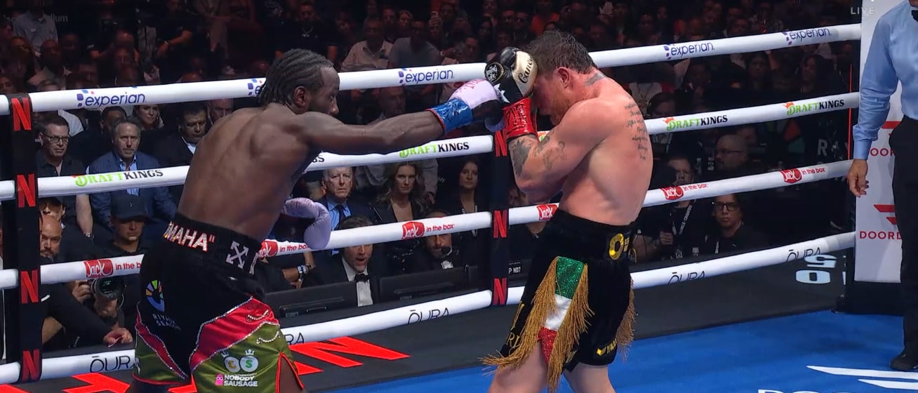 Image: Boxing Results: Crawford's Unbeaten Streak Continues with Unanimous Nod Over Canelo