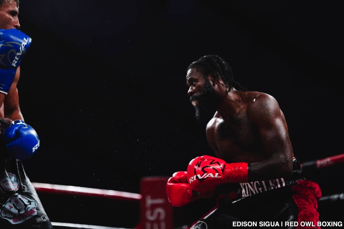 Image: Boxing Results: Deonte Brown Outworks Aggressive Grimardi Machuca