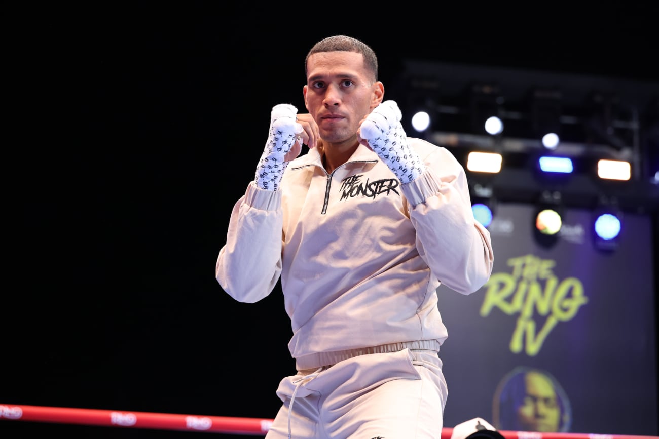 Image: Benavidez Invites Yarde Into a “Shootout” While Looking One Punch Away From Collapse