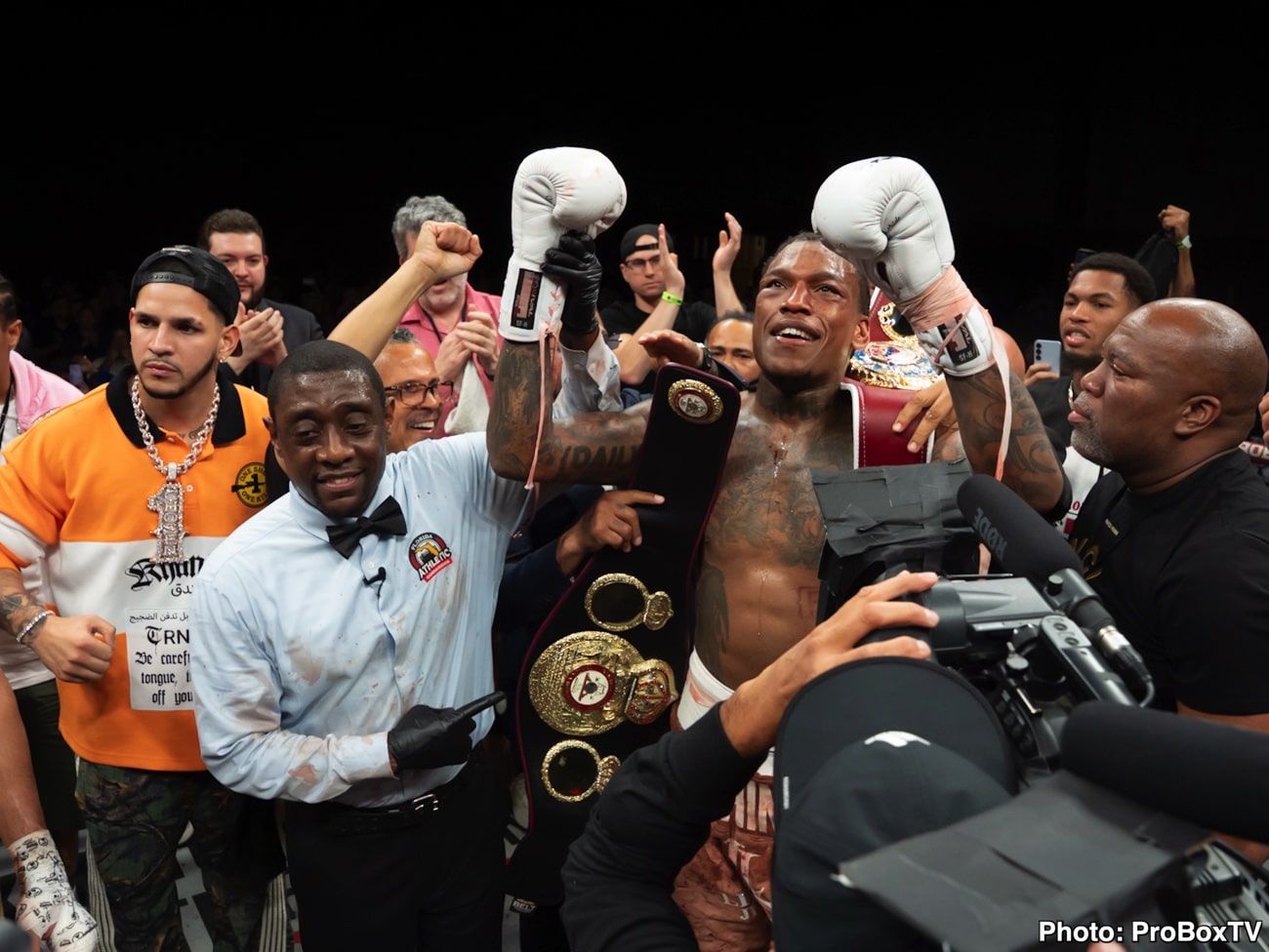 Image: Najee Lopez Survives Knockdown To Stop Gallegos