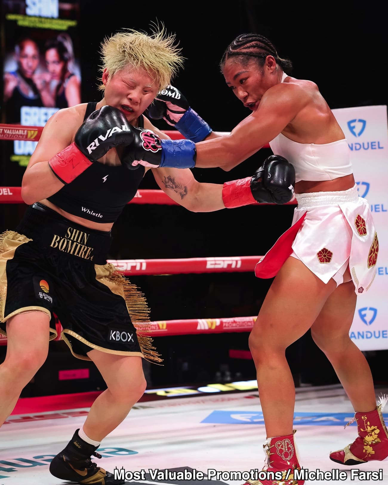 Image: Alycia Baumgardner Hurt but Beats Bo Mi Re Shin to Retain Titles