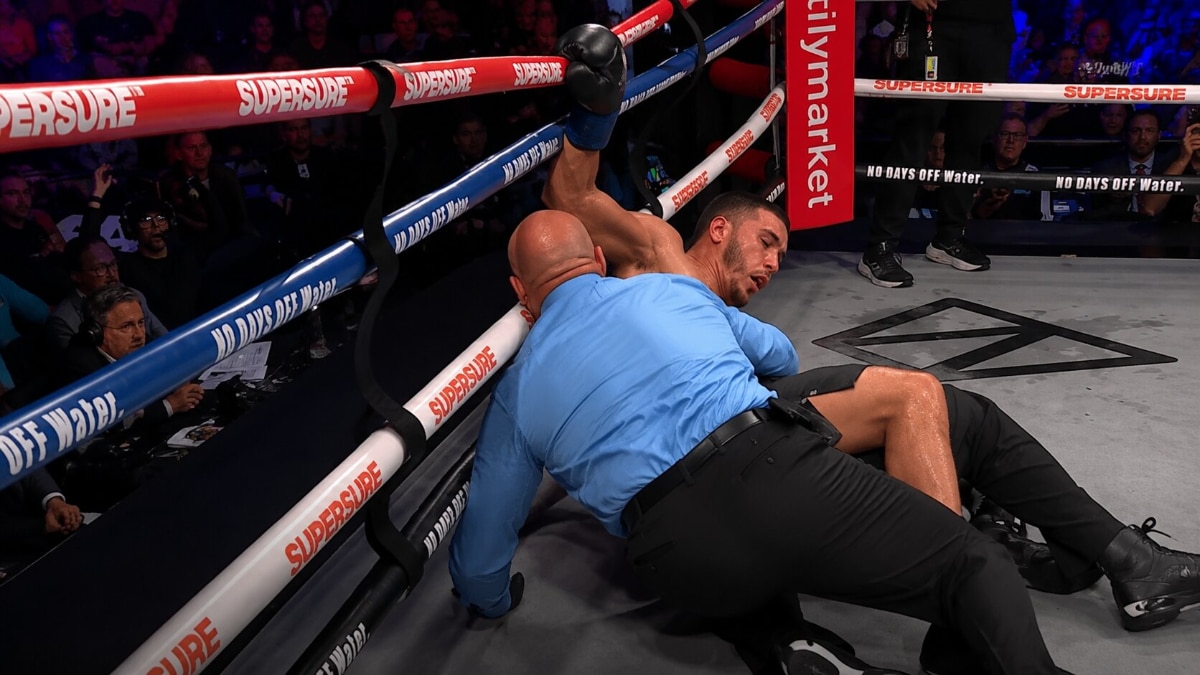 Photo: Edgar Berlanga Stops Steven Butler at the End of Chaos