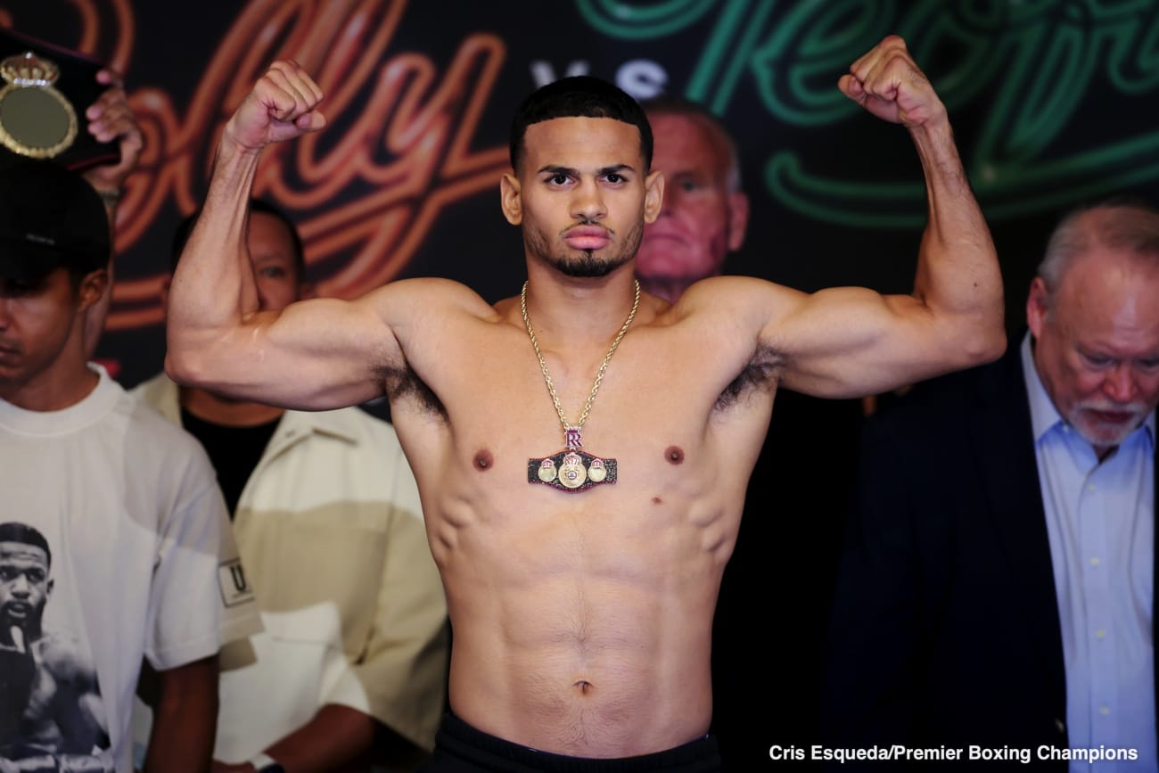 Image: WBA Welterweight Title Clash Rolly Romero vs Teofimo Lopez
