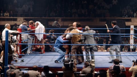Image: Marvin Hagler Punishes Alan Minter’s Decision to Trade