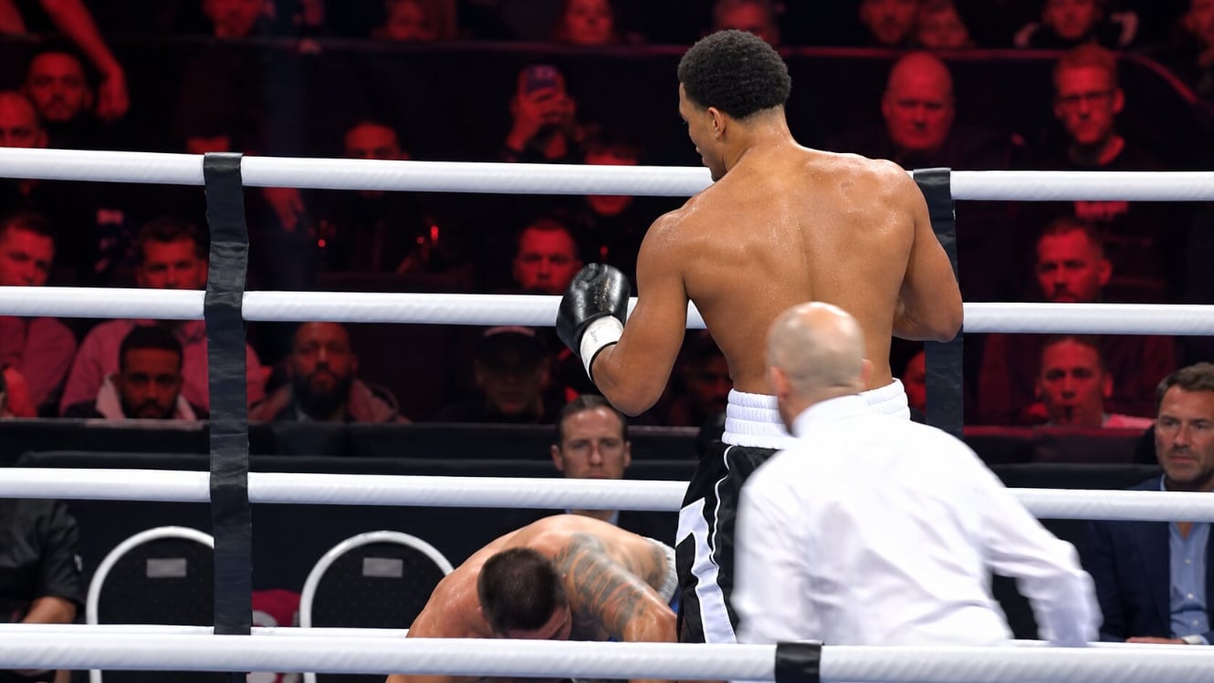 Leo Atang Drops Vergara Three Times In Stoppage Win