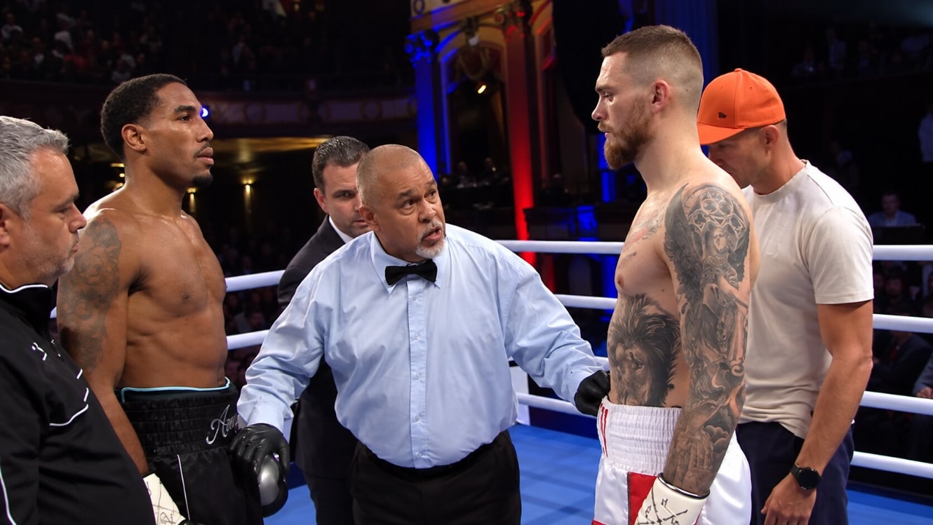 Osleys Iglesias Batters Oliver Zaren Into Seventh-Round Stoppage