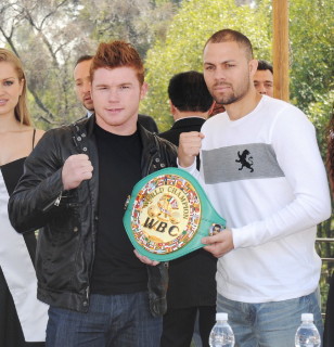 Image: Saul Alvarez says he doesn't get involved in scandals, the WBC backs him