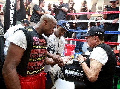 MayweatherWorkout4Alvarez_Hoganphotos1