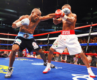 Image: Bradley wants Pacquiao bout, will have to face Khan first to prove he deserves it