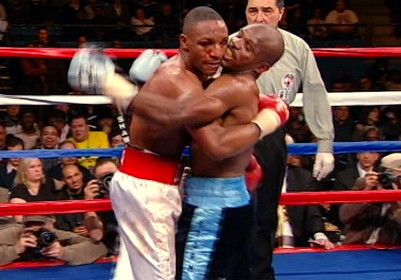 Image: Bradley gets first crack and Morales-Matthysse winner