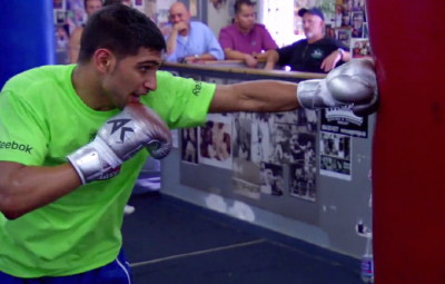 Image: Khan in a good position to get Mayweather bout in 2012 if he can avoid Prescott, Maidana and Matthysse